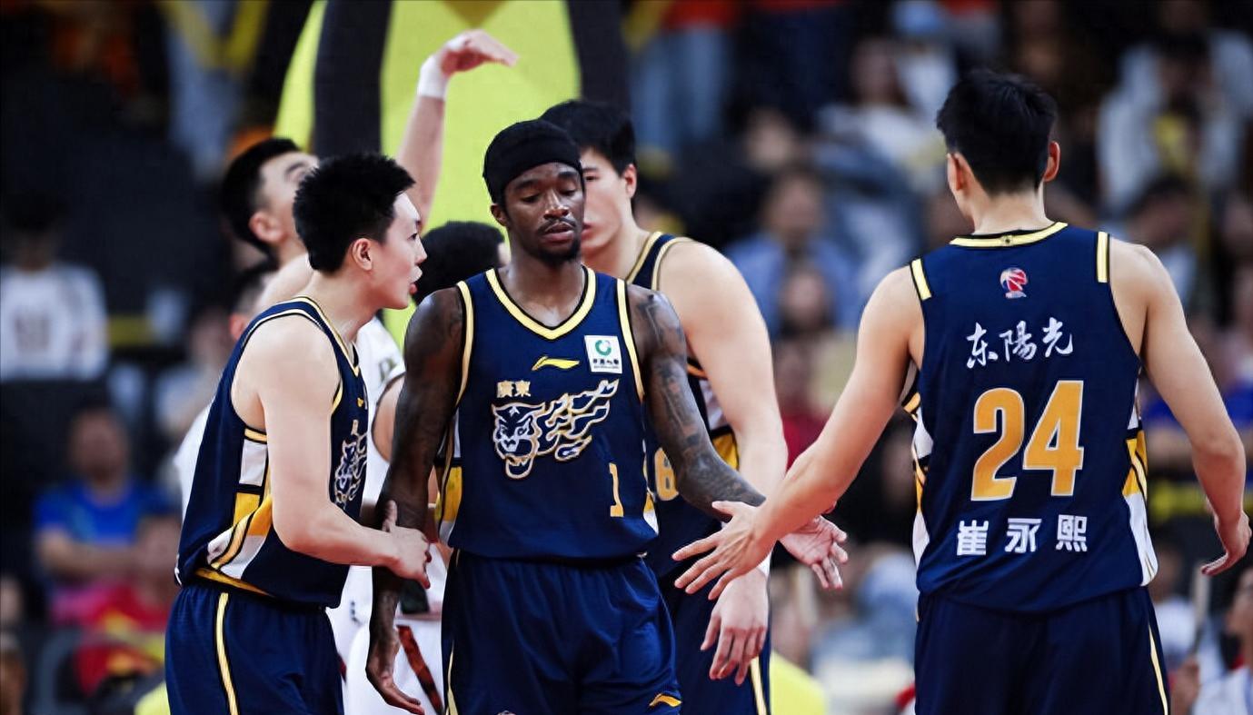 乐鱼app-广东主场迎战新疆！对方有两名大外援，杜锋能否率队一雪前耻？